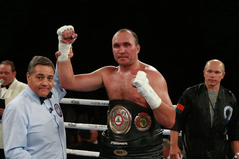Boks üzrə superağır çəkidə dünya çempionu titulu uğrunda döyüş Bakıda keçirilə bilər