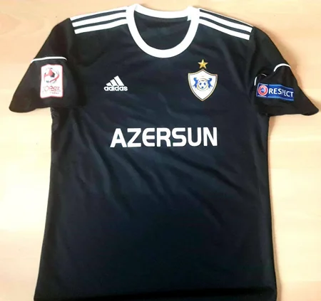 Polish legionnaire of Qarabag puts up his uniform on auction