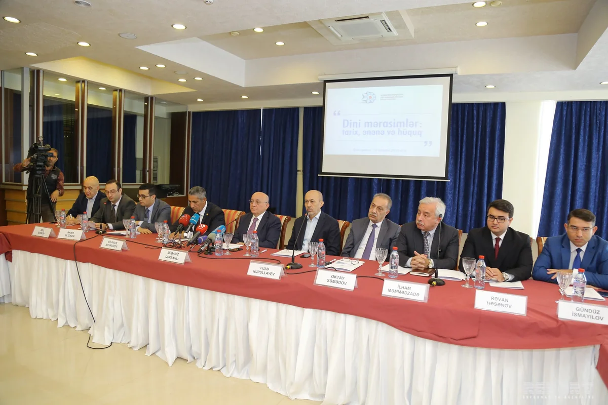 PA rəsmisi: Xaricdən idarə olunan radikal qruplaşmalar dini mərasimləri siyasi şüarlar səsləndirmək vasitəsinə çeviriblər