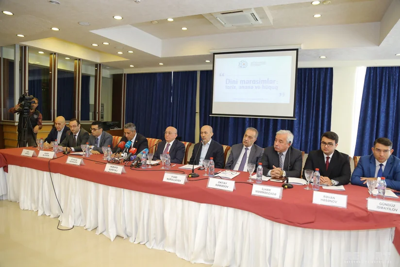 PA rəsmisi: Xaricdən idarə olunan radikal qruplaşmalar dini mərasimləri siyasi şüarlar səsləndirmək vasitəsinə çeviriblər
