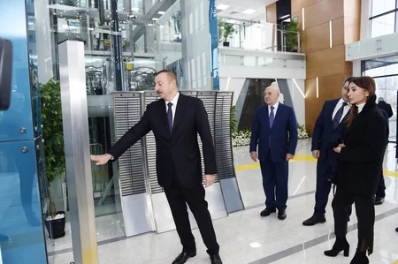 Президент Ильхам Алиев и первая леди Мехрибан Алиева приняли участие в открытии Губинского комплекса ASAN həyat