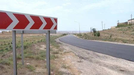 ​Bakının Suraxanı rayonunda avtomobil yolunda tikinti aparılır