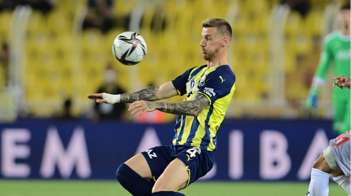 Fənərbağça klubu müdafiəçisi ilə yollarını ayırıb