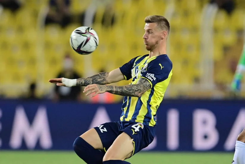 Fənərbağça klubu müdafiəçisi ilə yollarını ayırıb