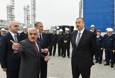 ​İlham Əliyev Sumqayıtda iki zavodun açılışında iştirak edib
