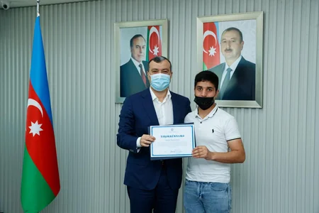 Nazir Reportun əməkdaşını təltif edib