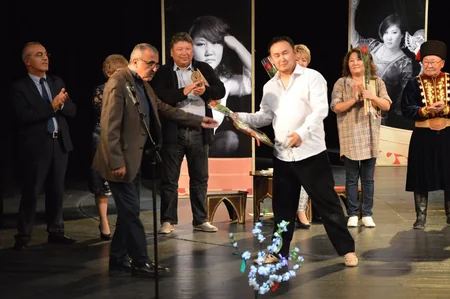 Kalmık teatrının Bakıya qastrol səfəri başa çatıb
