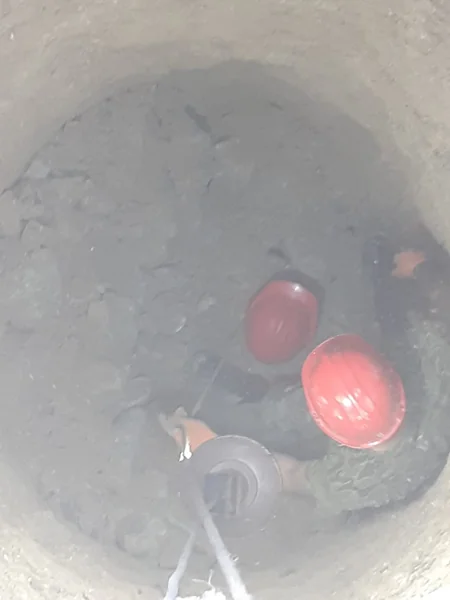 Su quyusuna düşən 58 yaşlı kişi xilas edilib