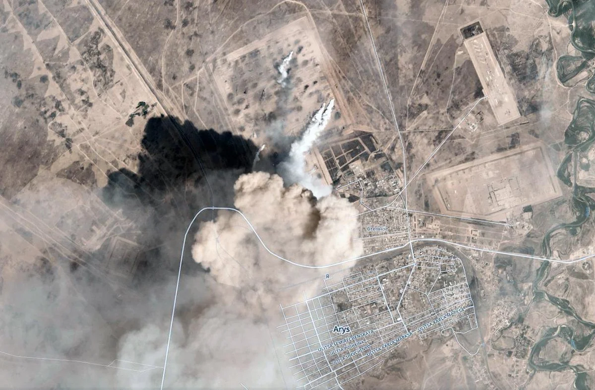 Qazaxıstanda silah anbarındakı partlayışda 1 nəfər ölüb, 71 nəfər yaralanıb - VİDEO - YENİLƏNİB-3
