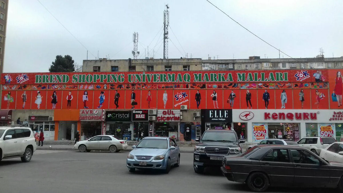 Bakıdakı kinoteatrlardan birinin binası ticarət mərkəzinə çevrilib