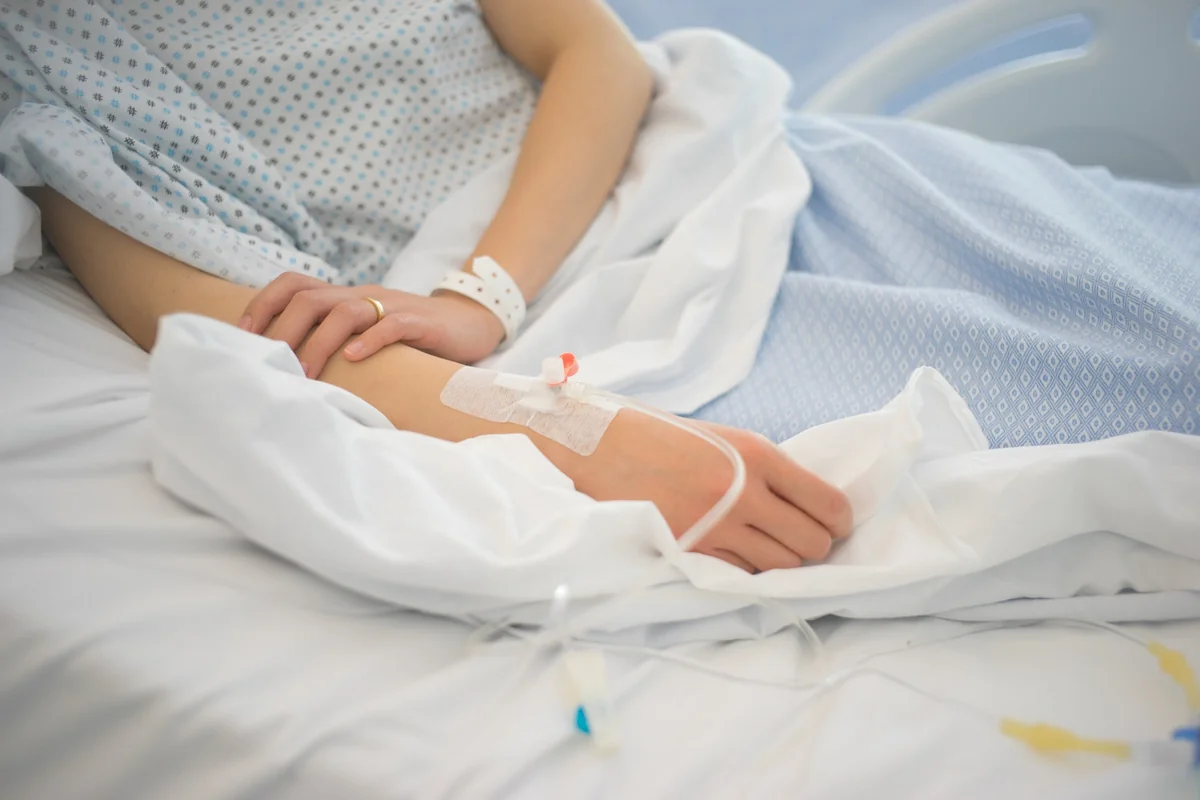 В Хачмазе автомобиль сбил мать и дочь