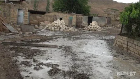 Hacıqabulda çayın daşması fəsadlara səbəb olub - FOTO