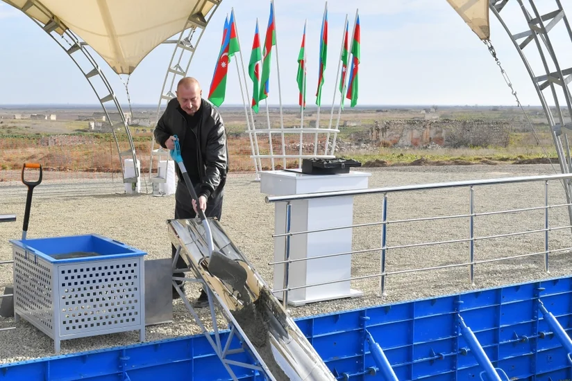 İlham Əliyev Ağdam rayonunun Salahlı Kəngərli kəndinin təməlini qoyub