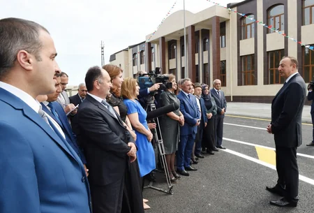 Prezident İlham Əliyev Nardaran sakinləri ilə görüşüb - FOTO