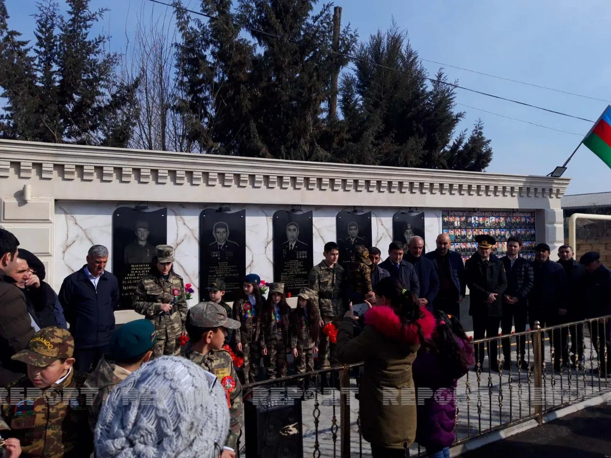 Biləsuvarda şəhidlərin xatirəsinə ucaldılan abidənin açılışı olub