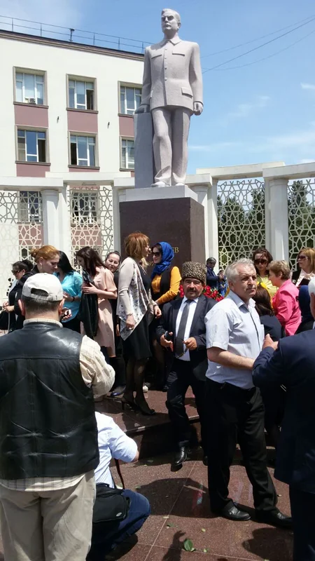 В Махачкале состоялось открытие памятника видному государственному деятелю Азизу Алиеву - ФОТО