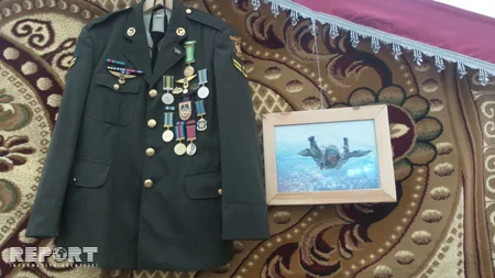 Медаль прапорщика ВС Азербайджана, павшего шехидом, вручена его семье - ФОТО