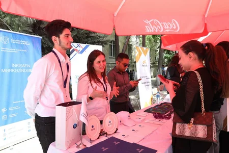 BDU-nun 105 illik yubileyinə həsr olunan Karyera Festivalının açılışı olub