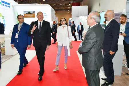 Президент и первая леди ознакомились с XVI выставкой Caspian Agro и XXVIII выставкой InterFood Azerbaijan