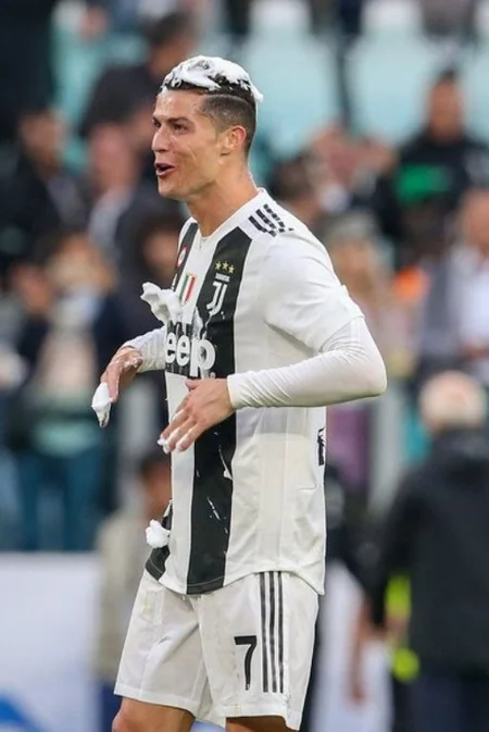 Ronaldu tarixdə İngiltərə, İspaniya və İtaliya çempionu olan ilk futbolçudur