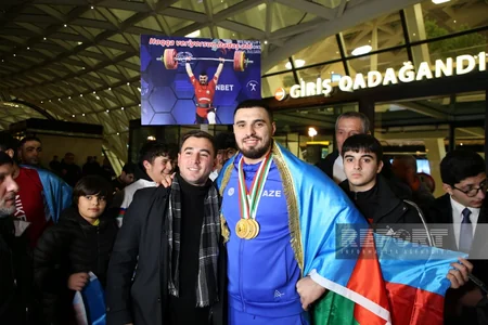 Ağırlıqqaldırma üzrə yığma komanda Vətənə qayıdıb