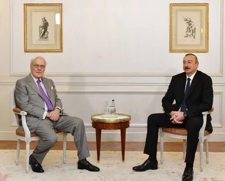 Prezident İlham Əliyevin Parisdə “Rothschild and Co” şirkətinin vitse-prezidenti ilə görüşü olub