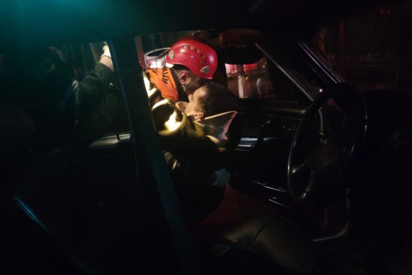 FHN xilasediciləri şərti qəza zamanı deformasiyaya uğramış avtomobildən yaralını xilas ediblər