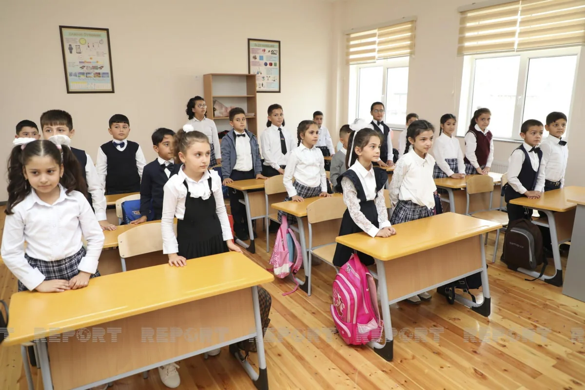 Məktəblər açılıb