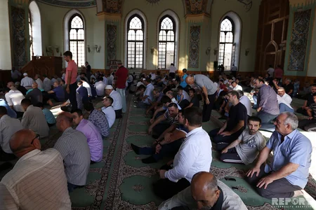 Azərbaycanın bütün məscidlərində Qurban bayramı namazı qılınıb - FOTOREPORTAJ