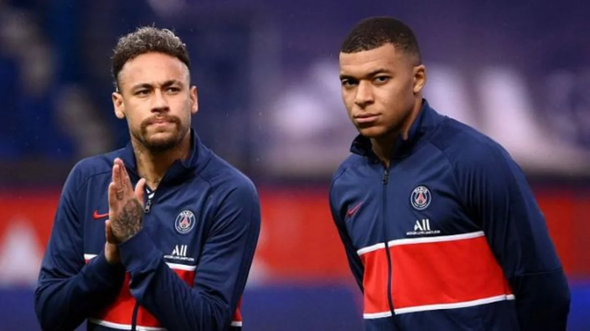Mbappe Neymarın ona ötürmə verməməsindən narazıdır