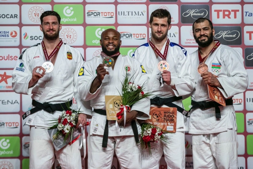 Böyük Dəbilqə: Elmar Qasımov bürünc medal qazanıb