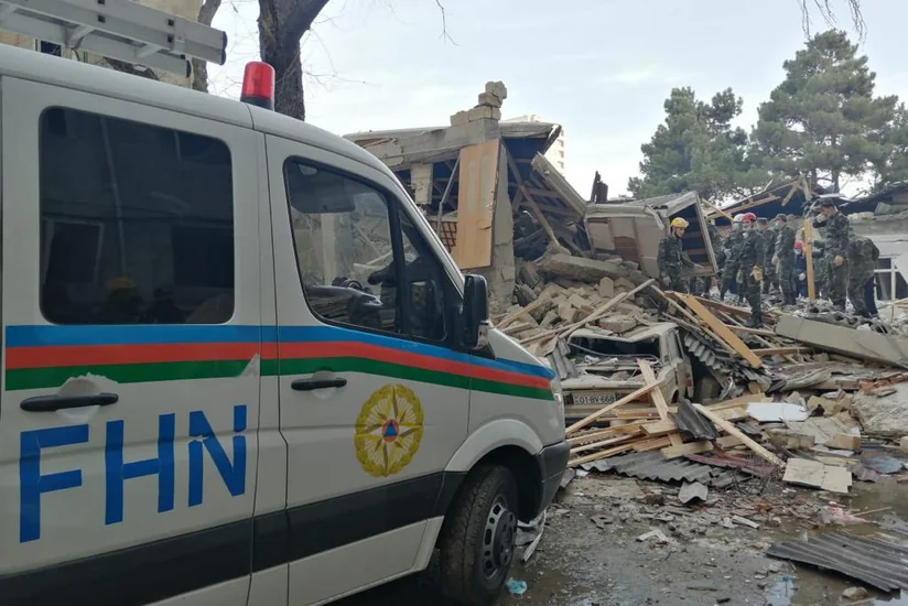 В Хырдалане к спасательной операции привлечены специально обученные собаки