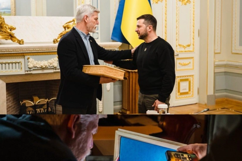Президент Чехии подарил Зеленскому пистолет CZ 75
