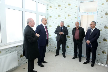 Qarabağ müharibəsi əlilləri və şəhid ailələri üçün inşa etdirilən yaşayış binasının tikintisinə baxış keçirilib