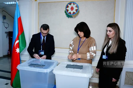 Azərbaycanda növbədənkənar prezident seçkiləri üzrə səsvermə başlayıb