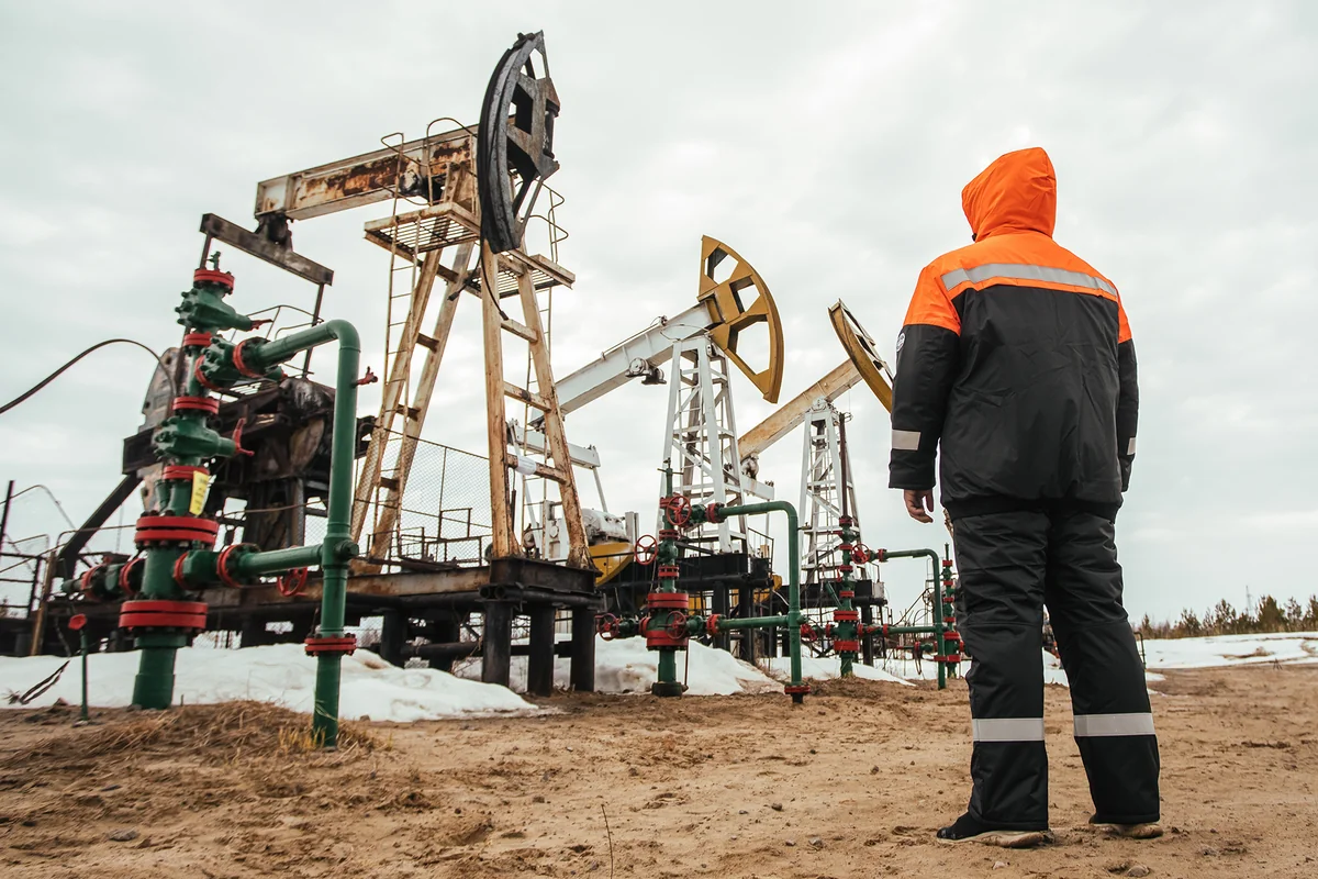 Лондон введет запрет на услуги по транспортировке российской нефти