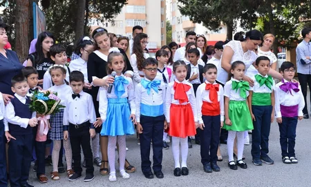 Təhsil naziri “Bilik günü”ndə internat məktəbində olub