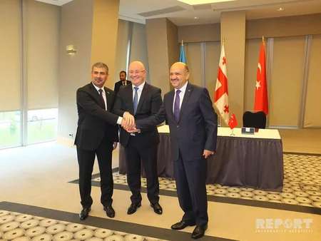 Batumidə Azərbaycan, Gürcüstan və Türkiyənin müdafiə nazirlərinin üçtərəfli görüşü keçirilib