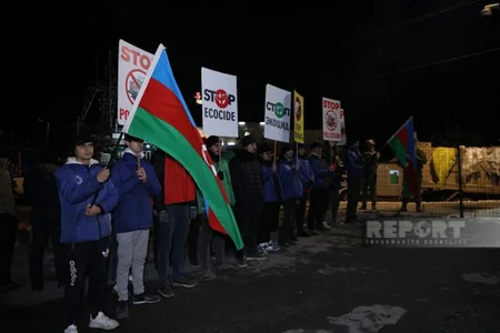 Экоактивисты продолжают акцию на дороге Ханкенди-Лачын и в вечерние часы