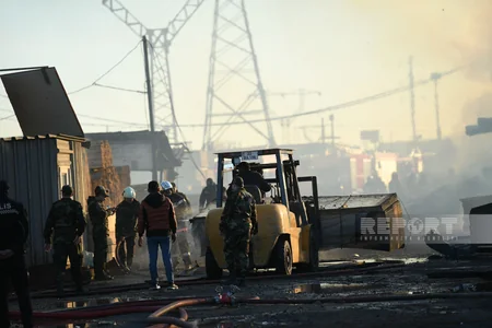 Bakıda taxta bazarında baş verən yanğın yerindən FOTOLAR