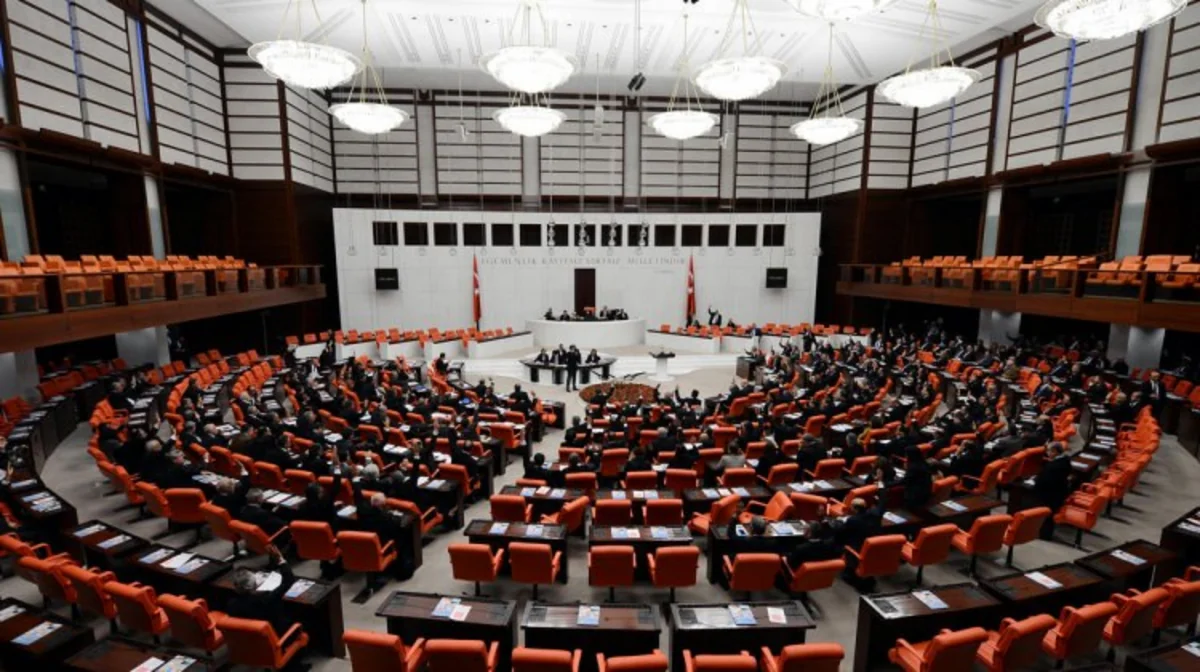 Turkish parliament convenes to vote on lifting MPs' immunity