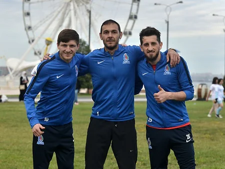Azərbaycan millisinin futbolçuları uşaqlara master-klass keçiblər