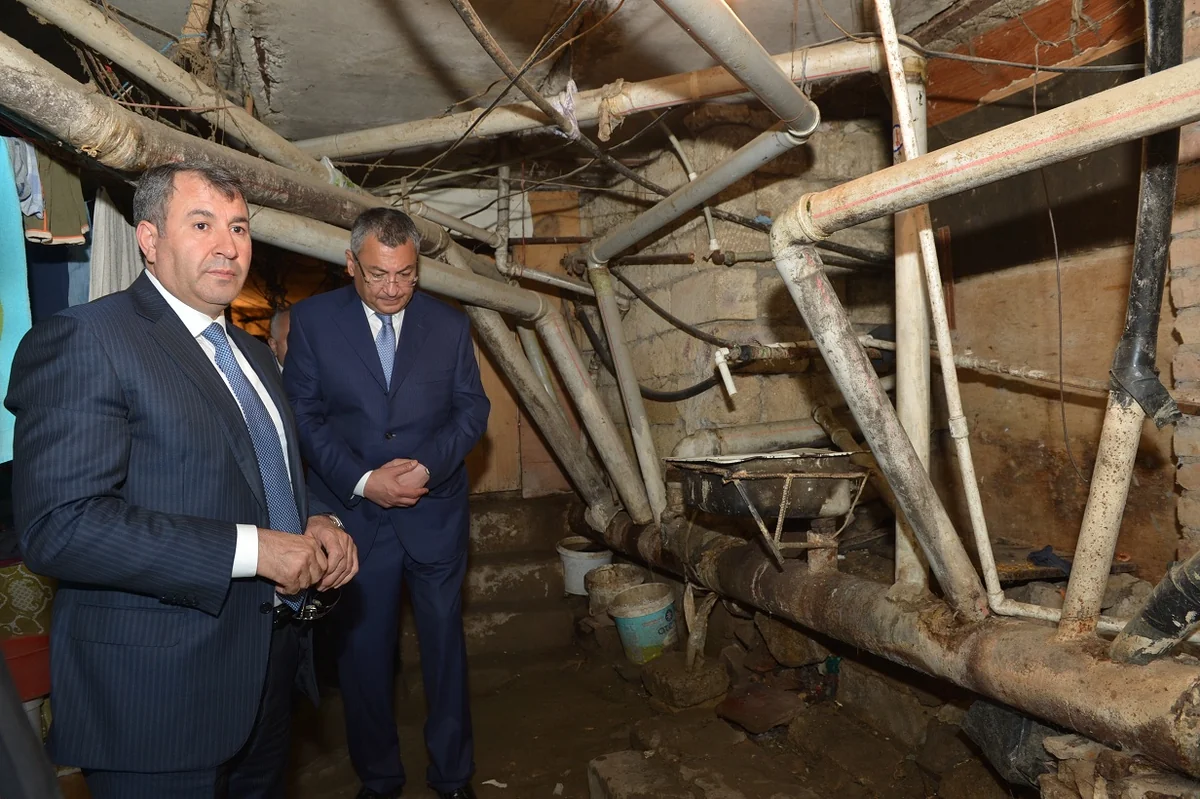 Rövşən Rzayev: Yaxın zamanlarda qəzalı binalarda məskunlaşan məcburi köçkünlərin problemlərinin həlli istiqamətində addımlar atılacaq