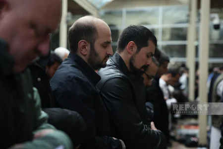 Bakıda Ramazan münasibətilə bayram namazı qılınıb