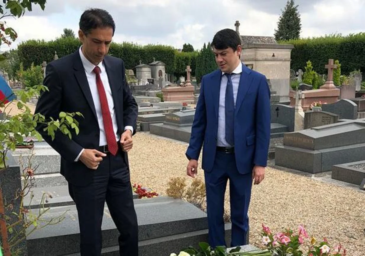 Dövlət Komitəsinin sədri Parisdə Əlimərdan bəy Topçubaşovun məzarını ziyarət edib