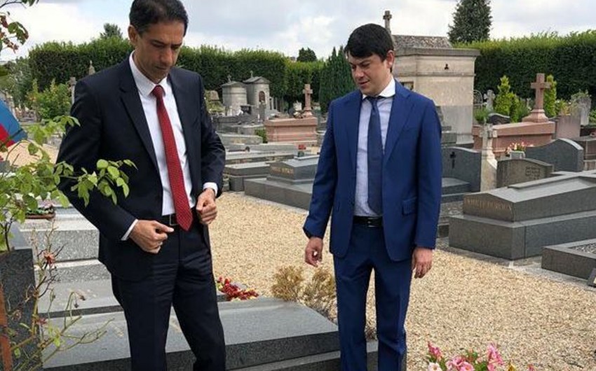 Dövlət Komitəsinin sədri Parisdə Əlimərdan bəy Topçubaşovun məzarını ziyarət edib