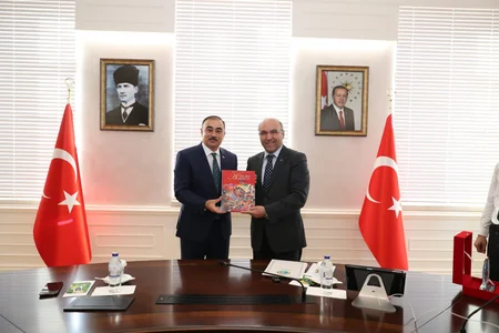 Azərbaycan səfiri İzmirin vali yardımçısı ilə təhsil sahəsində əməkdaşlığı müzakirə edib