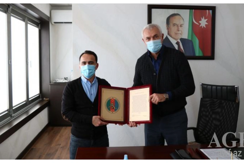 Azərbaycan Güləş Federasiyasından Namiq Abdullayevə təbrik