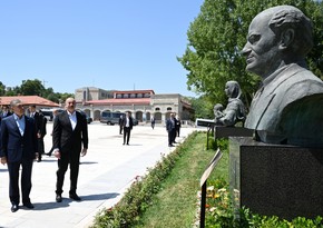 İlham Əliyev və Qurbanqulu Berdiməhəmmədov Şuşada Natəvanın, Bülbülün və Üzeyir Hacıbəylinin gülləbaran edilmiş heykəllərinə baxıblar