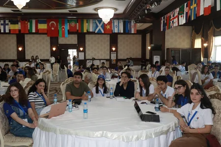 IV Yay Düşərgəsi çərçivəsində “Azərbaycanın müstəqillik tarixi”nə həsr olunan panel keçirilib